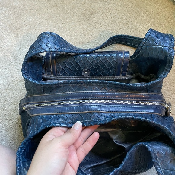 Vera Wang Purse - Picture 5 of 11